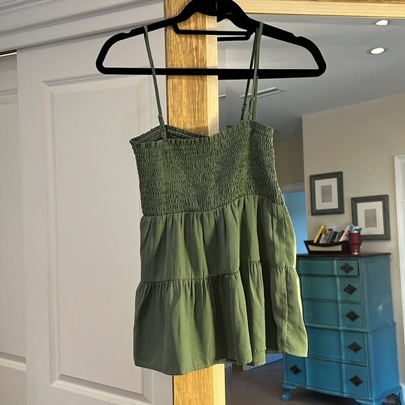 Scrunchy green tank top - Picture 2 of 3